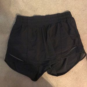 Lululemon black hotty hot shorts size 6, 4” inseam